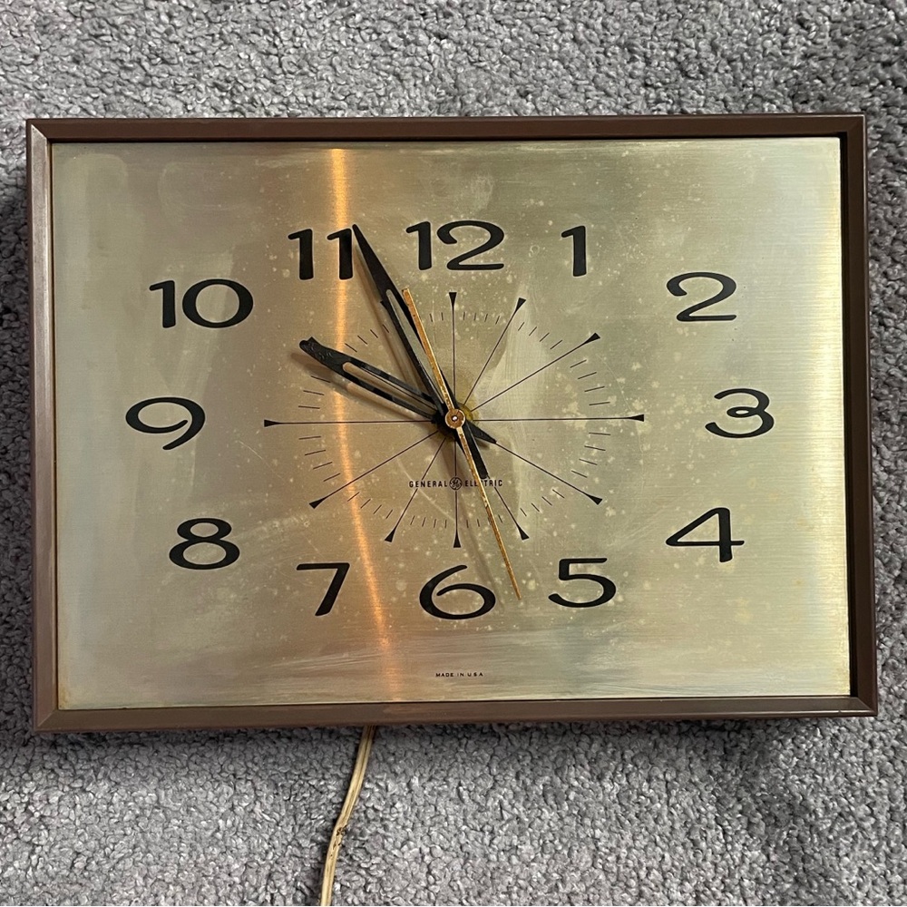 Vintage Brass Face General Electric Plug In Wall Clock Retro Vintage MCM Working